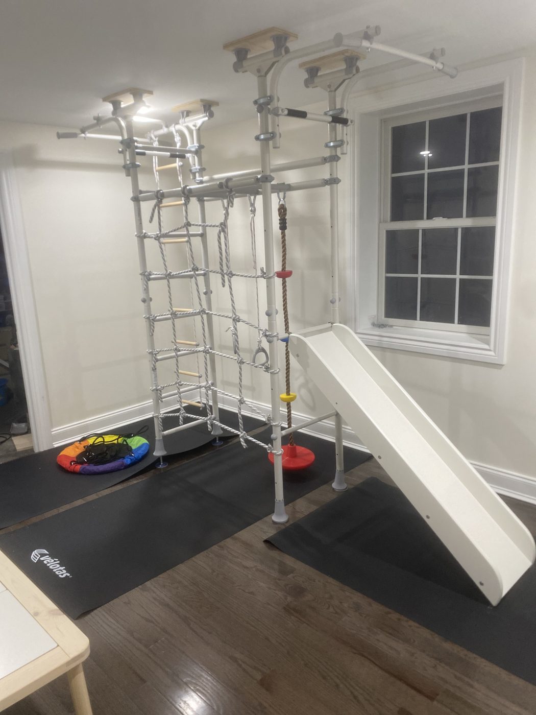 Indoor jungle gym and playset assembly