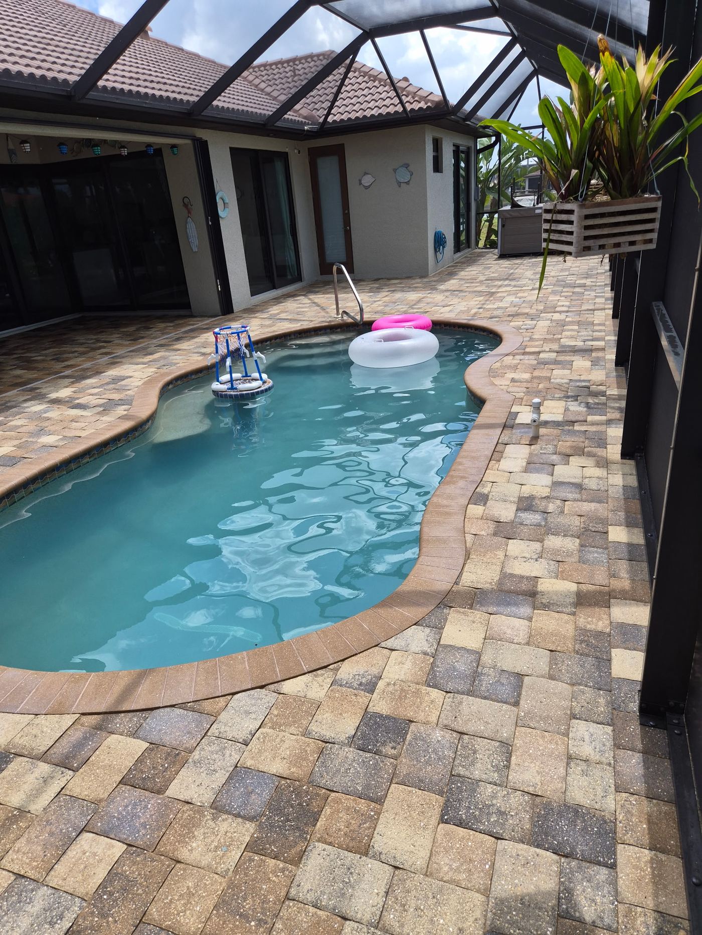 Screened lanai and pool deck pavers cleaned in Sarasota FL